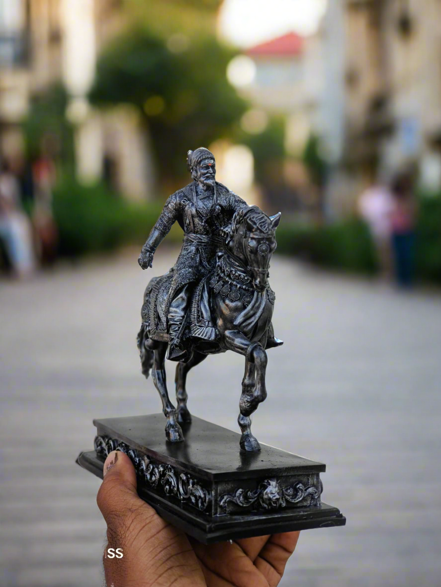 Chatrapati Shivaji Maharaj with Horse Sculpture